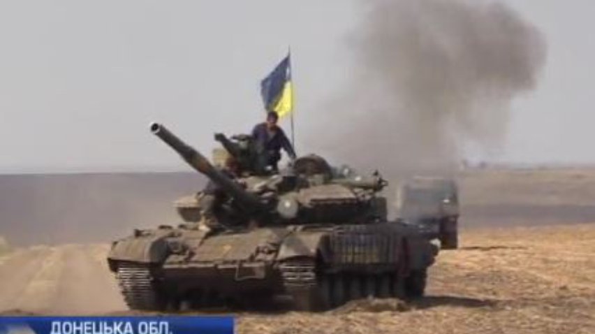 Під Маріуполем на навчаннях показали модернізовані танки