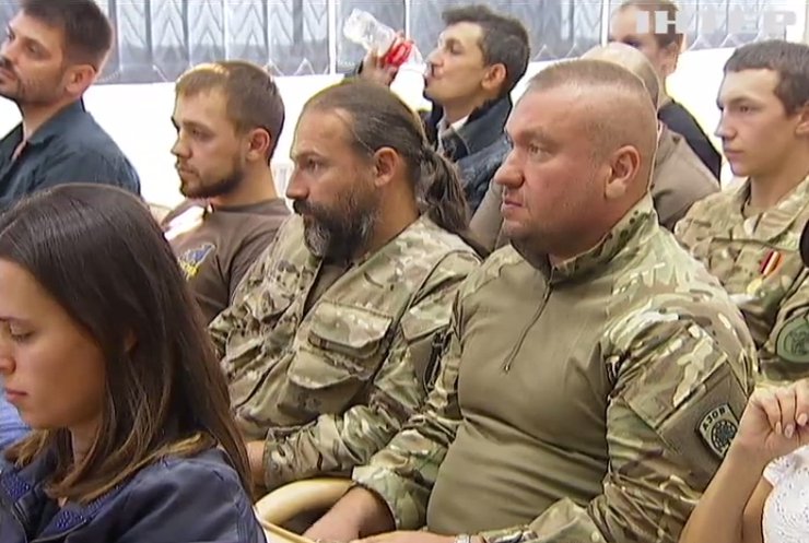 Солдатам-иностранцам на Донбассе грозит депортация и суд