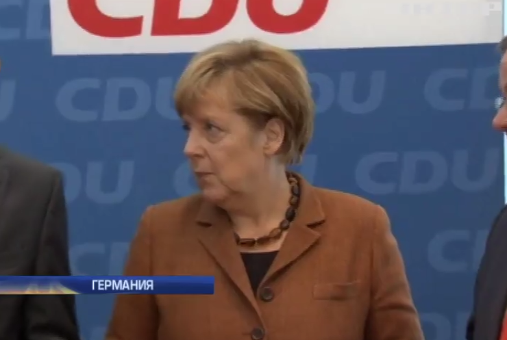 Ангелу Меркель критикуют за крах миграционной политики