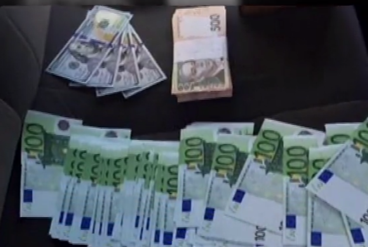 Чиновник из Полтавы погорел на взятке в $45 тыс.