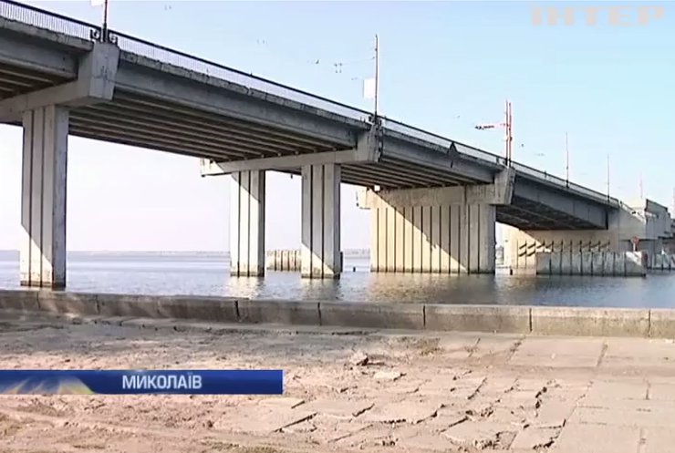 У Миколаєві не змогли розвести міст через неякісний асфальт