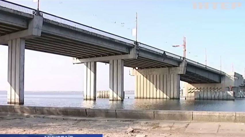 У Миколаєві не змогли розвести міст через неякісний асфальт