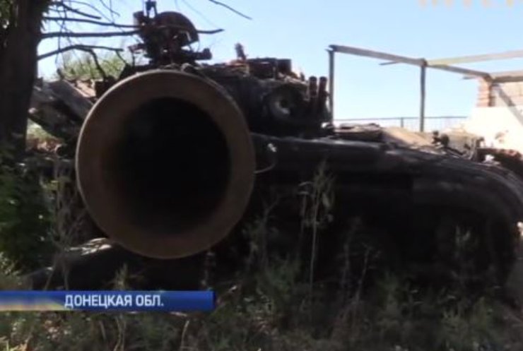 В селе Коминтерново дети играют в сгоревших танках (видео)
