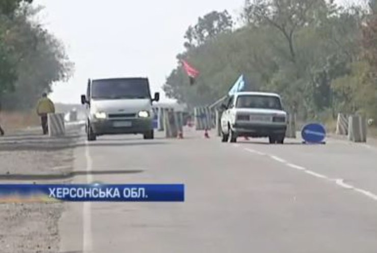 Блокада Криму: Вантажівки від’їжджають від кордону