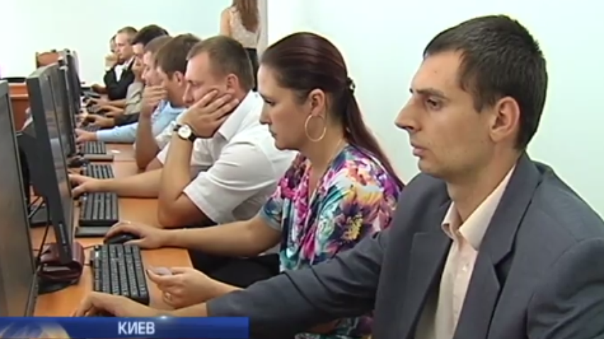 Петр Порошенко проконтролировал экзамены будущих прокуроров
