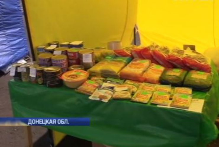 Из оккупированного Донбасса жители едут за едой со слезами на глазах