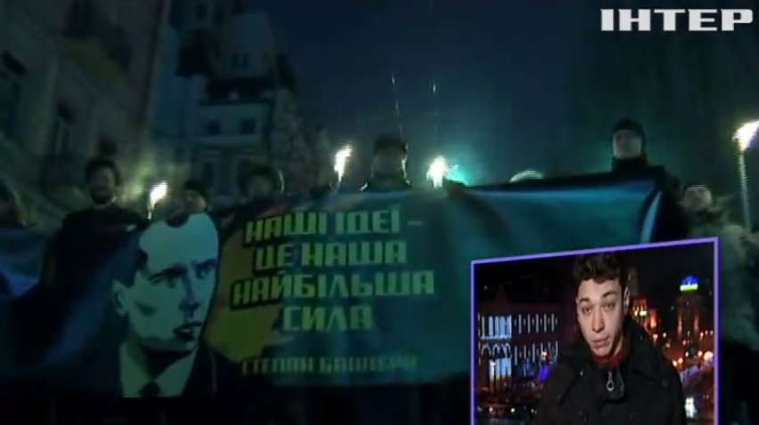 По Киеву с факелами прошлись несколько тысяч людей