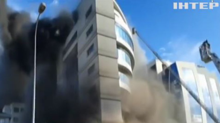 У Стамбулі врятували людей з палаючого готелю