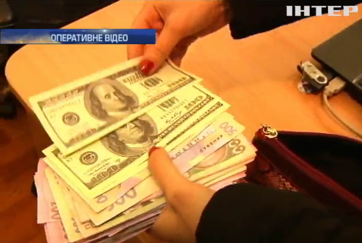 У Дніпропетровську шахрайка виманювала гроші у пенсіонерів