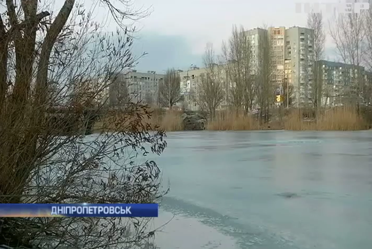 Поліцейські Дніпропетровська витягли з води двох дітей