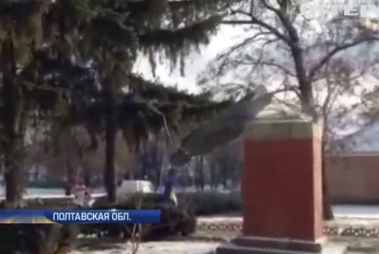 В Полтавской области снесли последний памятник Ленину