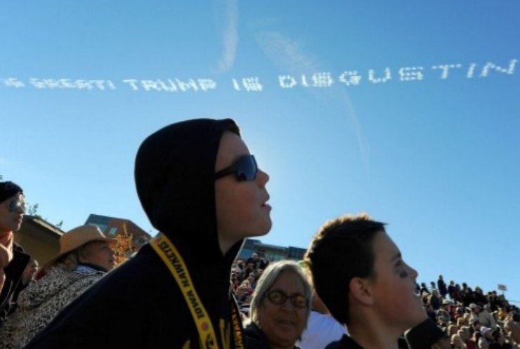 Дональда Трампа оскорбили самолеты над Калифорнией