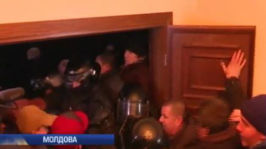 Уряд Молдови склав присягу під протести лівих