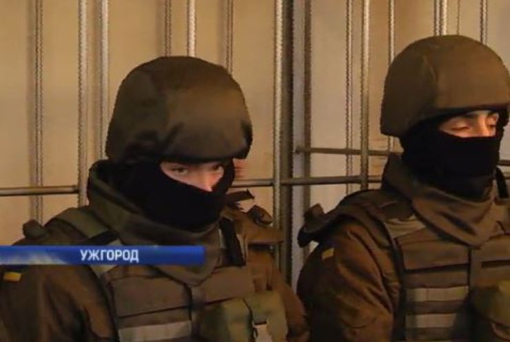 Полицию на заседании по Драгобрату атаковали газом (видео)