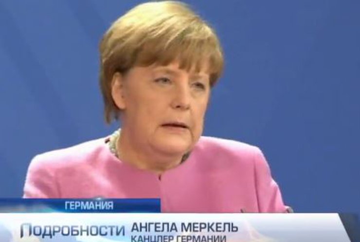 Меркель хотят засудить за открытие границ беженцам