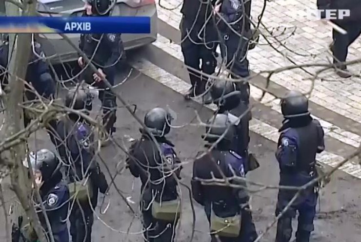 "Тітушкам" роздали 600 автоматів для придушення Євромайдану