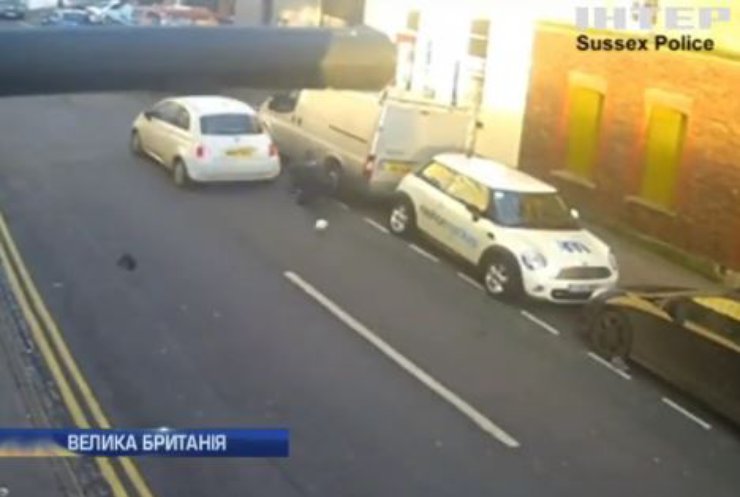 Британець вижив після зіткнення з авто (відео)