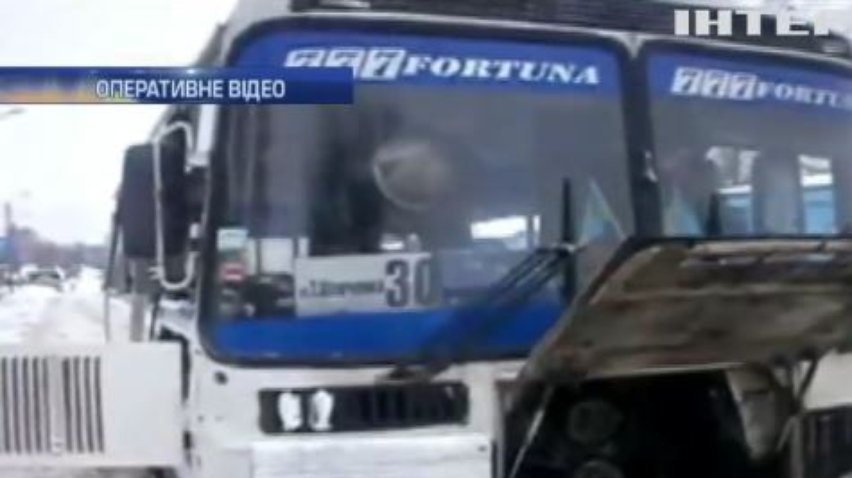 На Черкащині пасажири вистрибували з палаючого автобуса (відео)