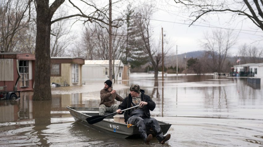 От рекордных наводнений в США погиб 31 человек (видео)