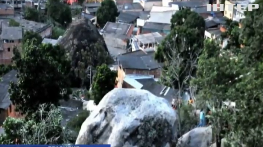 В Бразилии скала обрушилась на дома города Вила-Велья
