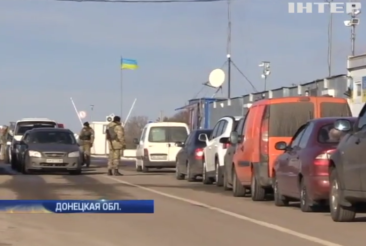 На Донбассе могут закрыть пункты пропуска из-за обстрелов (видео)