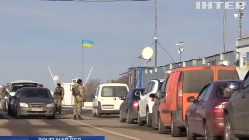 На Донбассе могут закрыть пункты пропуска из-за обстрелов (видео)