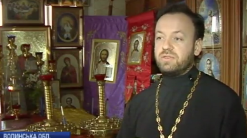 На Волині суд виганяє священика з сім'єю на вулицю
