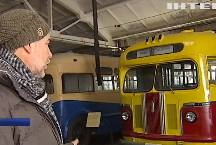 В Києві представили колекцію ретро автобусів та тролейбусів