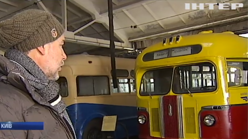В Києві представили колекцію ретро автобусів та тролейбусів