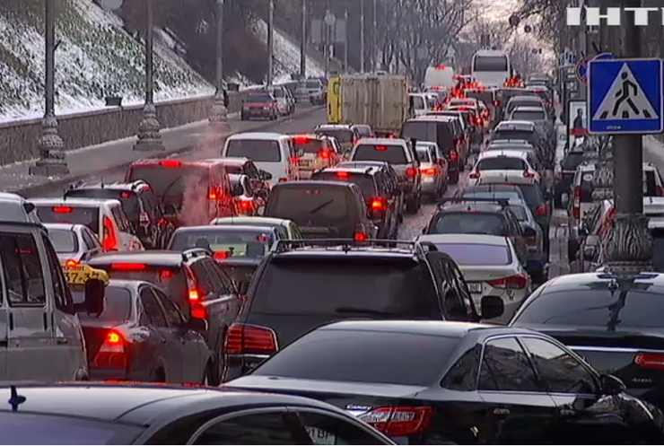 Владельцы машин с иностранными номерами перекрыли дорогу в центре Киева