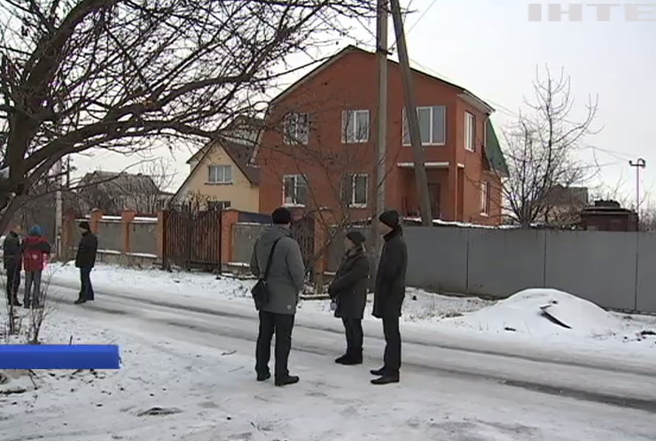 Под Киевом разорившийся бизнесмен забаррикадировался в доме от коллекторов
