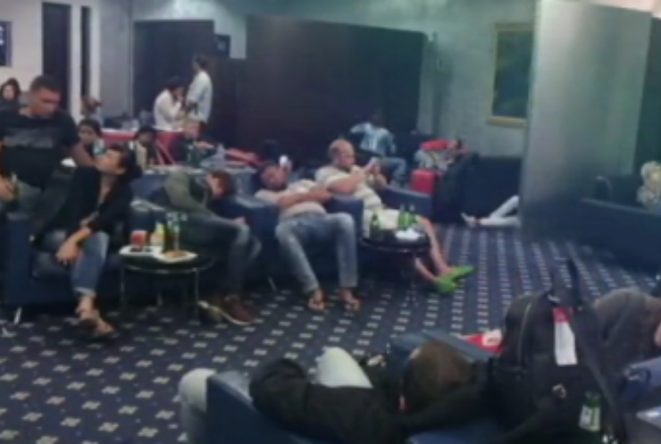 В ОАЭ украинских туристов заперли в аэропорту