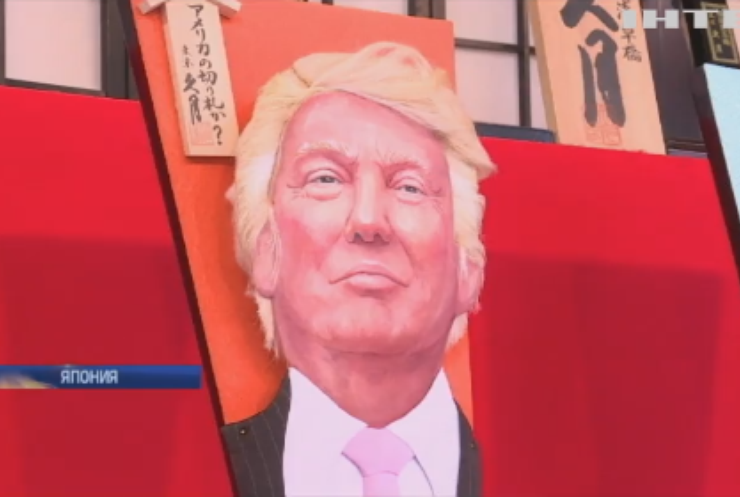 В Японии продают ракетки с изображением Трампа 