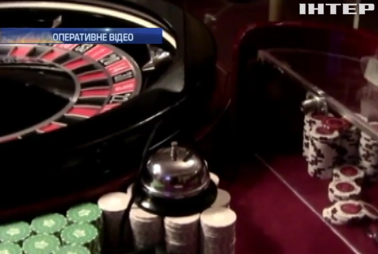 У Дніпропетровську викрили підпільне казино із покером та валютою
