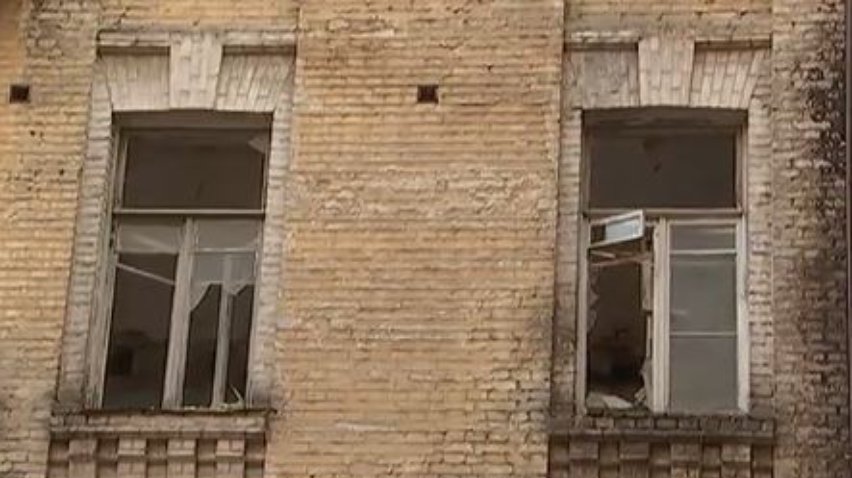 Спасатели будут дежурить в обрушенном доме в Киеве