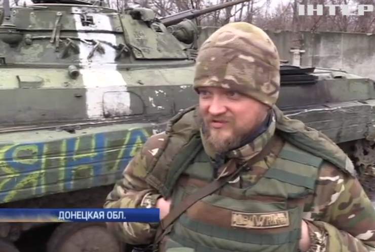 Военных обстреливают из танка с территории аэропорта Донецка