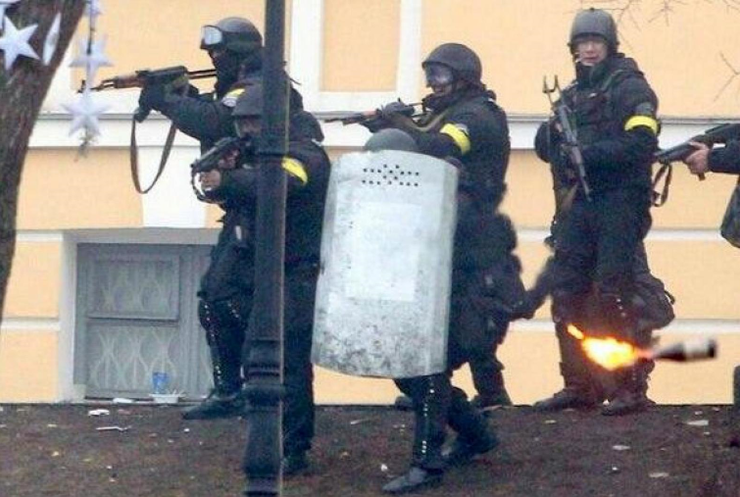 Майдан расстреливали из оружия "Черной Роты" (видео)
