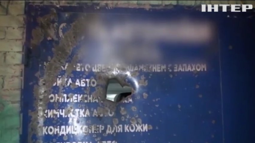 В Киеве гранатометом обстреляли СТО (видео)