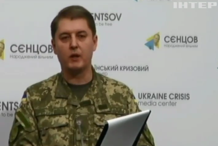 Біля Мар’їнки снайпер поранив військового України