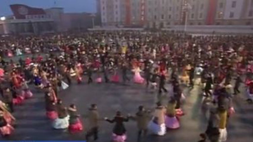 Північна Корея відзначила танцями запуск ракети