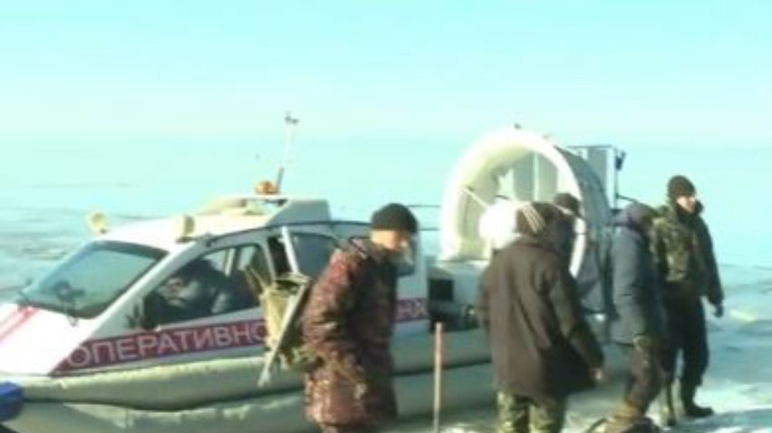 На Каховському водосховищі рибалок віднесло на два кілометри від берегу