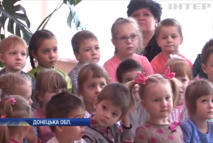На Донбасі волонтери навчають дітей відрізняти шишку від гранати