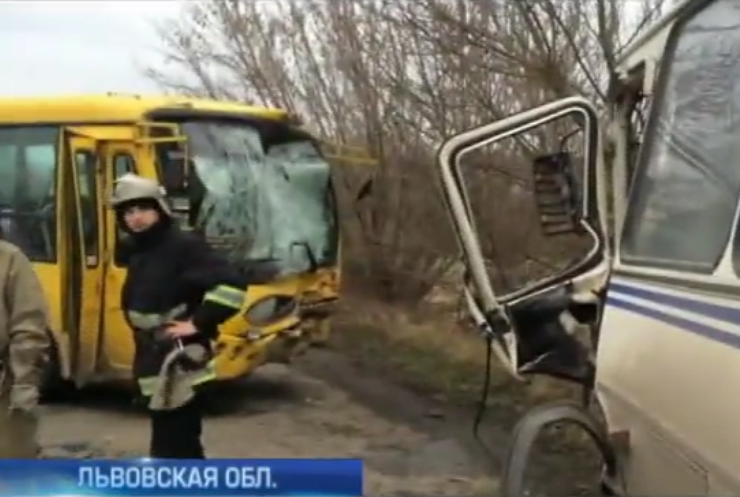 На Львовщине разбились два автобуса в ужасной дороги