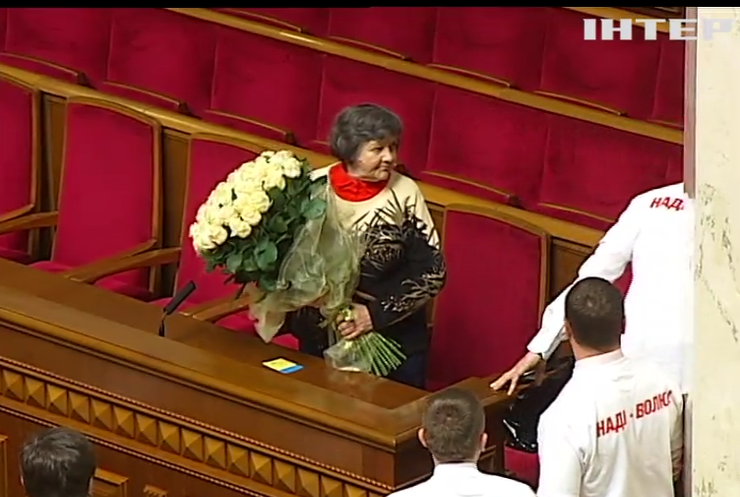 Мать Надежды Савченко благодарит Тимошенко за помощь