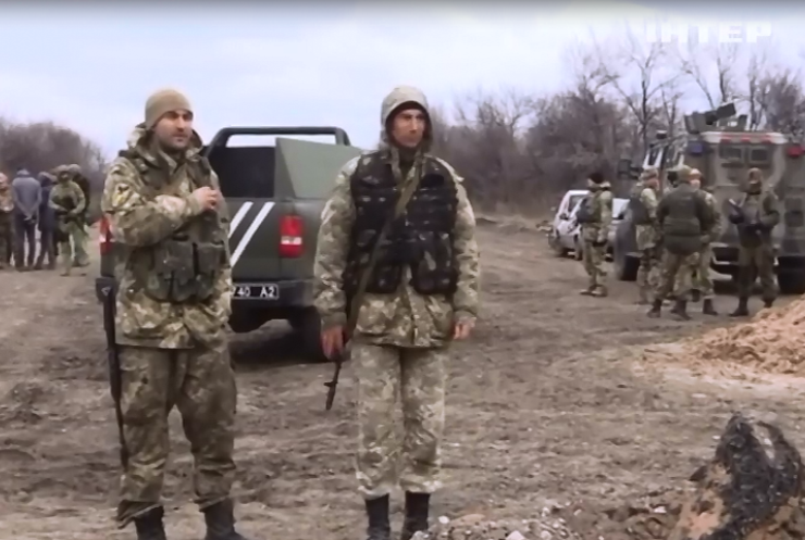 На Донбасі снайпер застрелив військового України