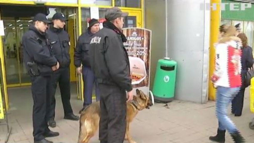 В Івано-Франківську "замінували" гіпермаркети та поліцію