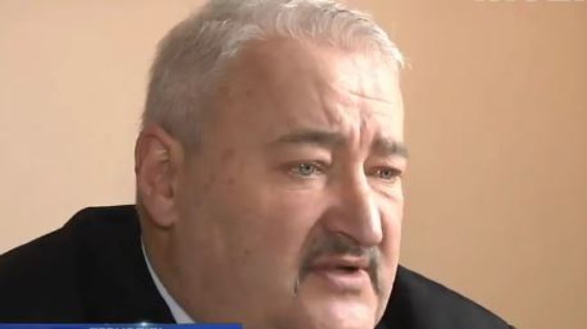Лікар-хабарник з Тернополя ухиляється від допиту у поліції