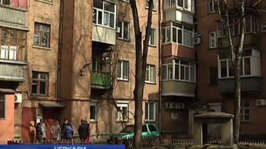 У Черкасах чоловік тероризує сусідів велетенськими собаками