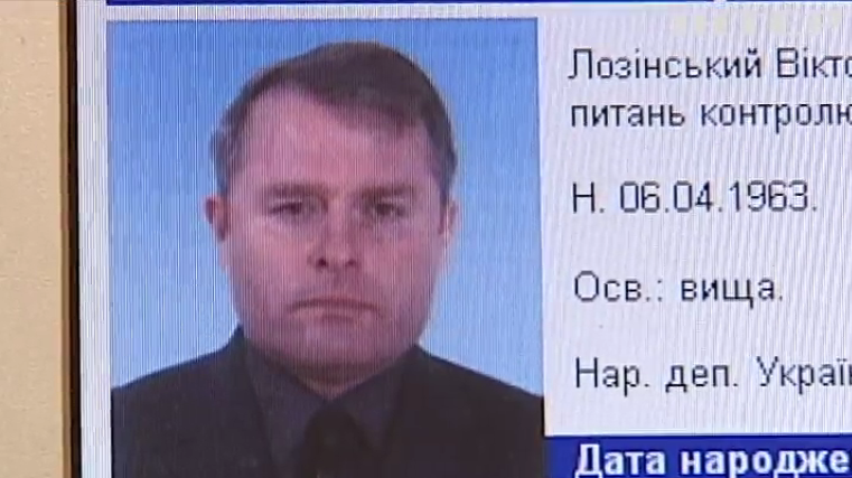 Лозинский в колонии копал огород и шлифовал досточки