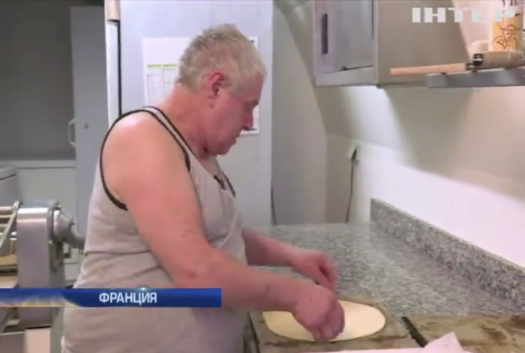 Во Франции владелец пекарни подарил бизнес бездомному